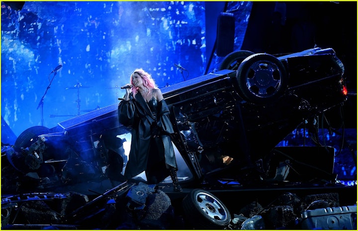 halsey-yungblud-travis-barker-iheartradio-music-awards-march-2019-04 -