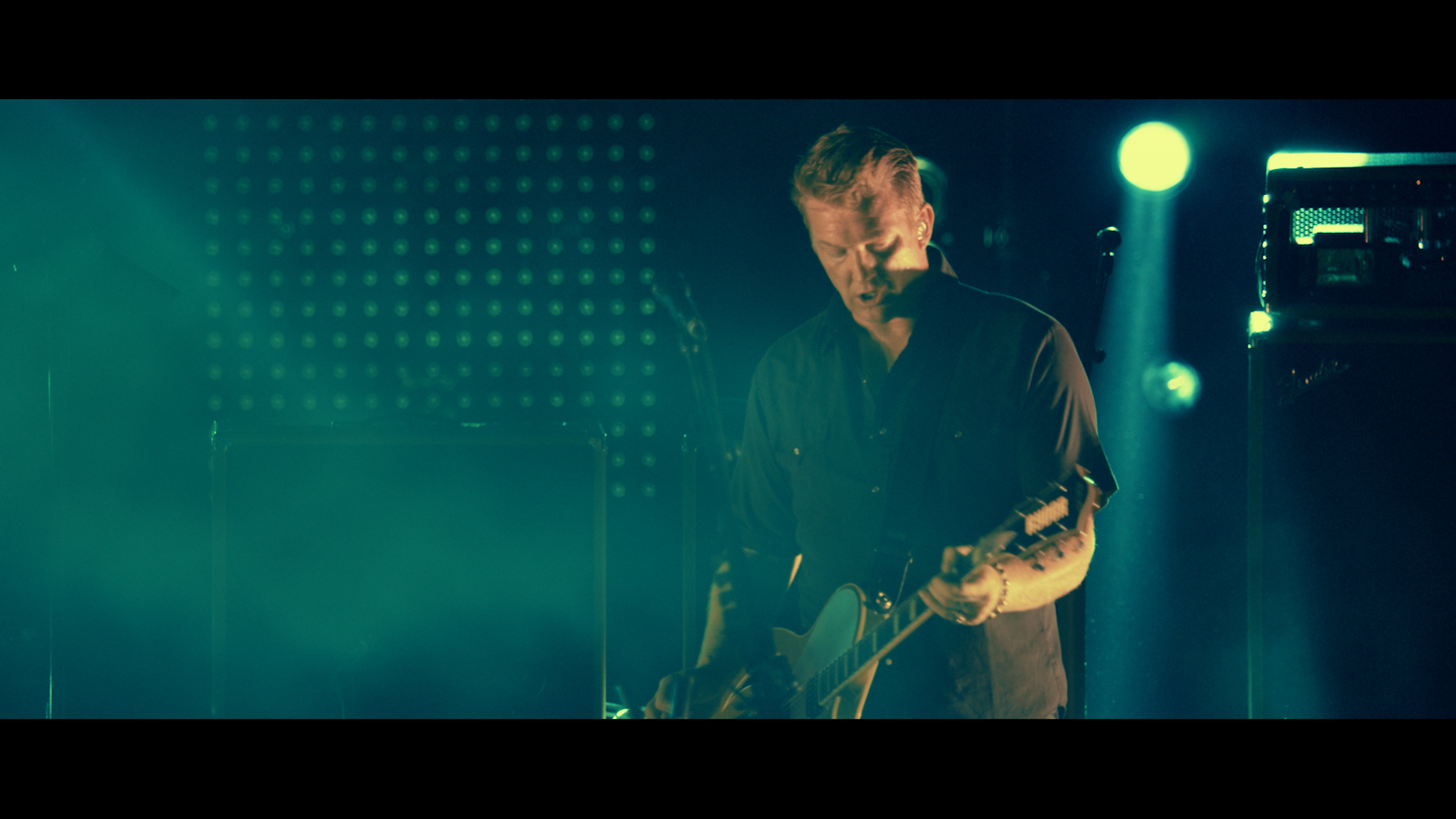 QUEENS OF THE STONE AGE // LIVE -