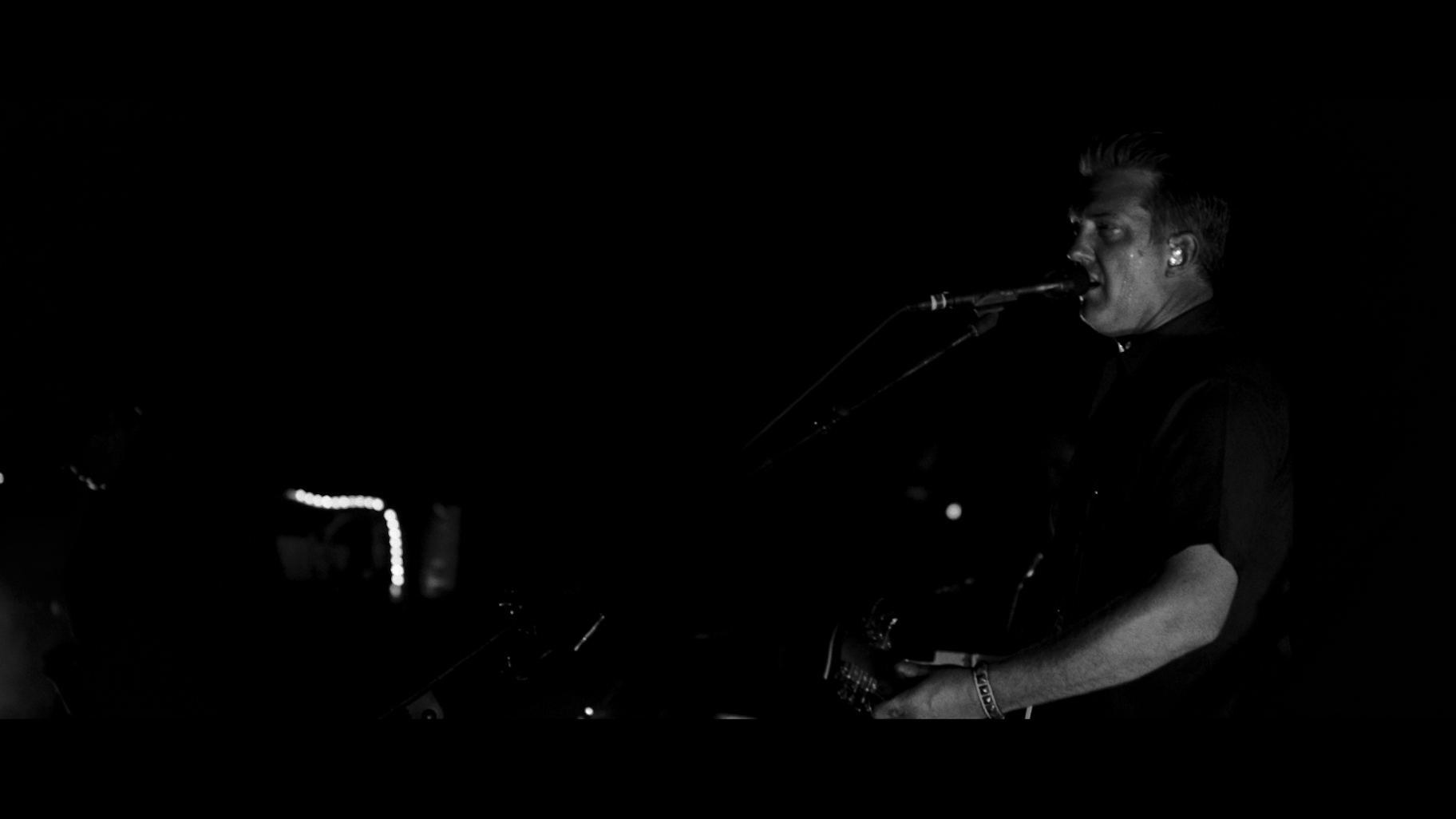 QUEENS OF THE STONE AGE // LIVE -