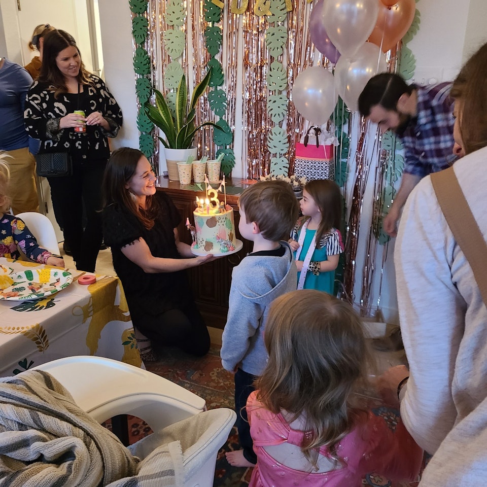 audishores - 1.28 | Boosting happiness by celebrating our baby girls 3rd birthday with family and friends + the creative joy and satisfaction of party decorating.