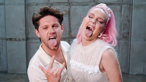 Anne-Marie & Niall Horan "Our Song" for Jimmy Fallon