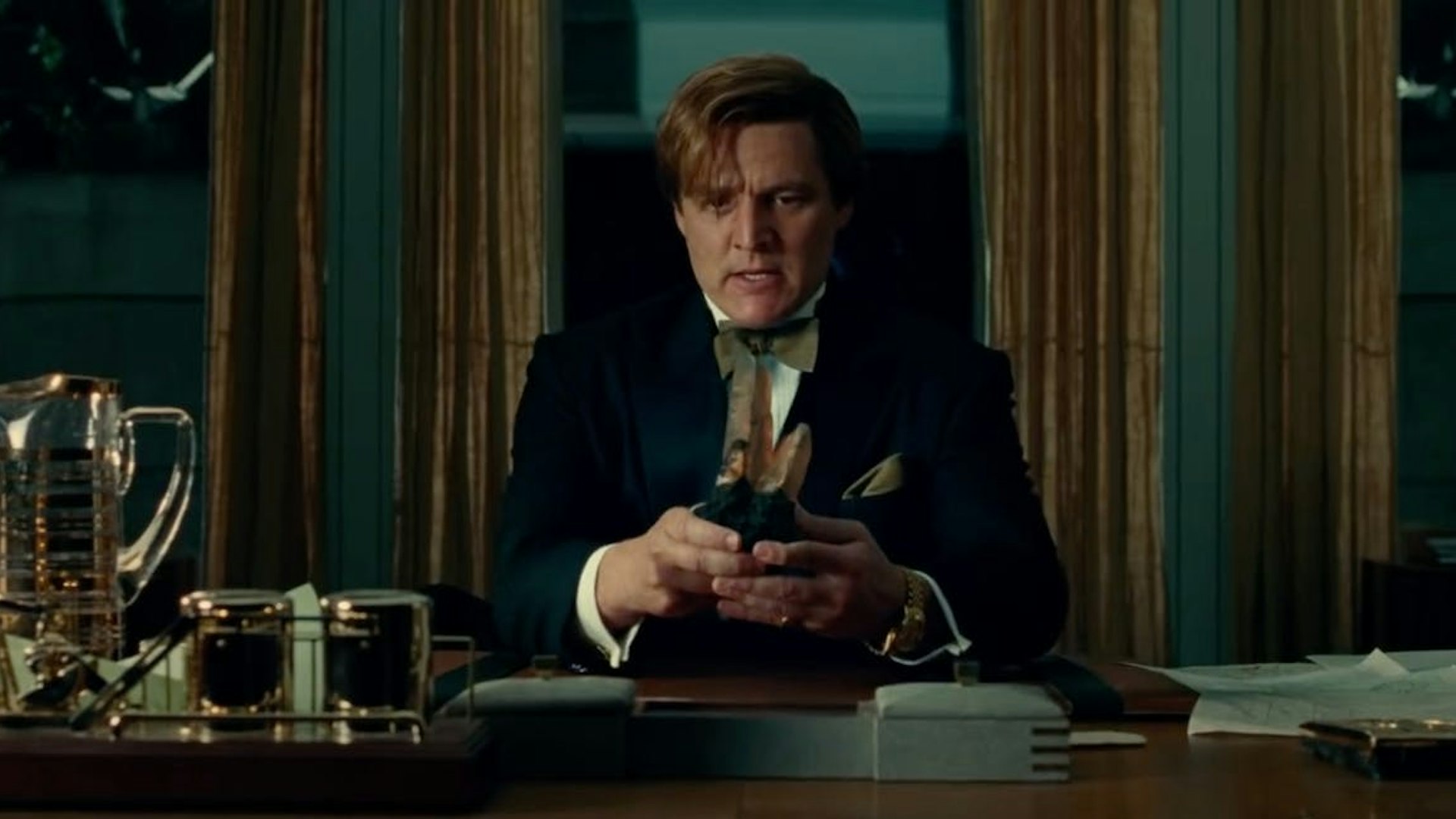 max-lord-ponders-a-mysterious-crystal-in-wonder-woman-1984