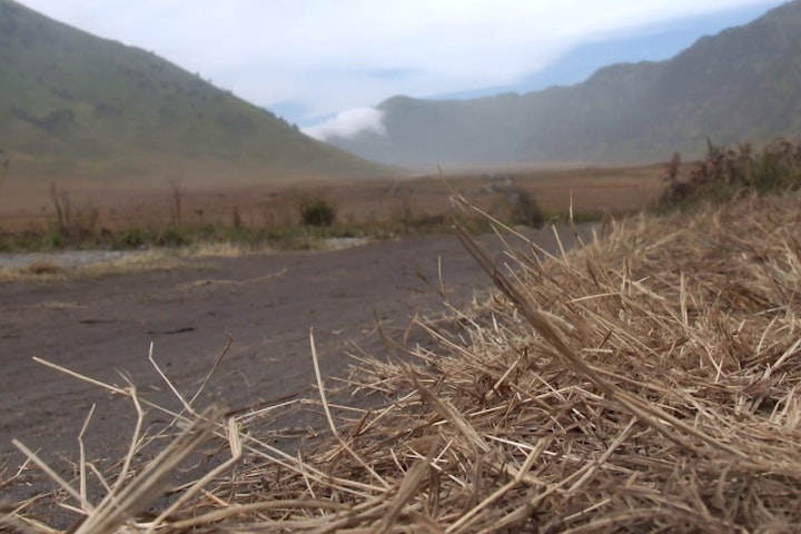 Short Films - Cycling accross Bromo (Indonesia)