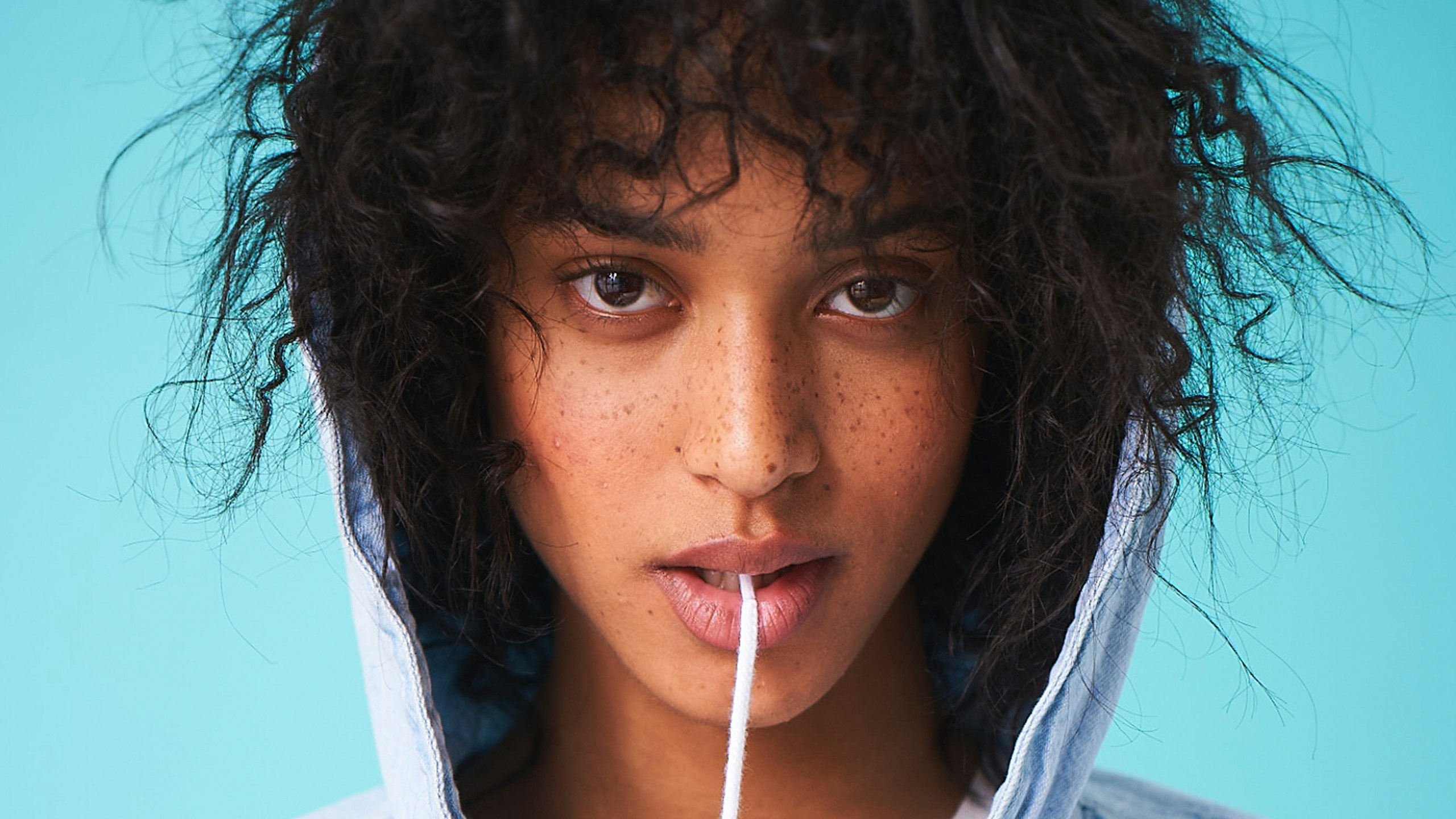 LEVIs_spreads_2560x1440_4 -