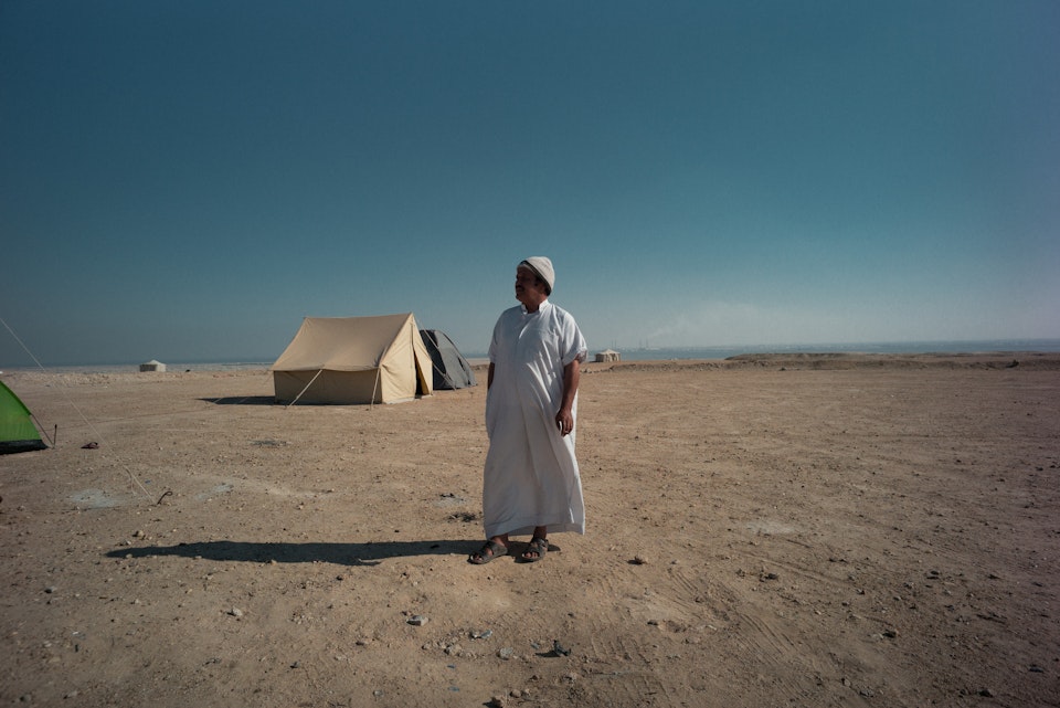 بداوة - Aziz is a proud man. He is a nomad, born and raised in Kuwait. He travel in the whole region with his two wives and his children. He is a good father and an incredible guest. Kuwait, December 2018.