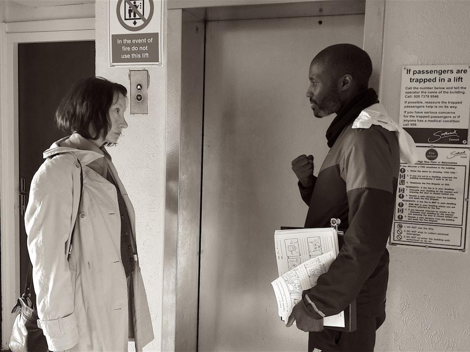 Production: The Light; Urban Chronicles, episode 1 - Day 2: Director and actress intensely discuss a scene.