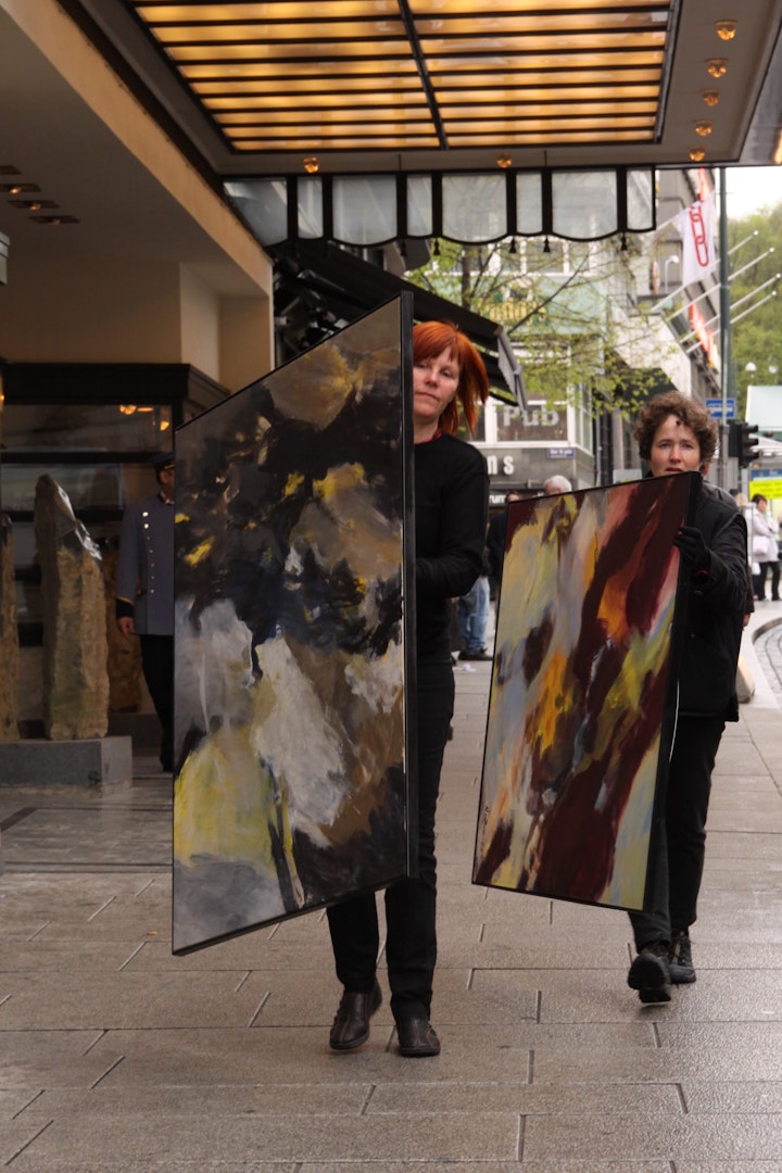 Bildebæring1 - Med billedkunstner Wendelmoed van der Veen og fotograf Gro Huso arrangerte jeg tre "Bildevandringer" i Oslo sentrum.