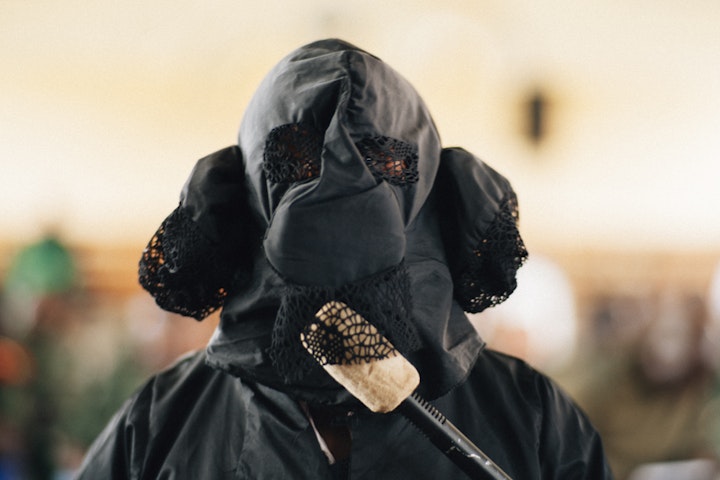 A woman testifies at the Minova trial. For 10 days in 2012, the small village of Minova was the scene of a wave of violence: the villagers were victims of acts of mass rape, murder and pillage. The perpetrators of these atrocities were all members of the Armed Forces of the Democratic Republic of the Congo (FARDC) and the Congolese National Police (PNC).