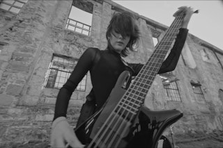 Alessia Cara & The Warning - Enter Sandman