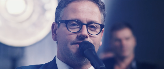 Guus Meeuwis still 1