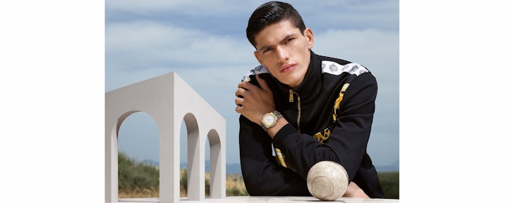 wovclp-versace-watches-03-01_FW19-desk -