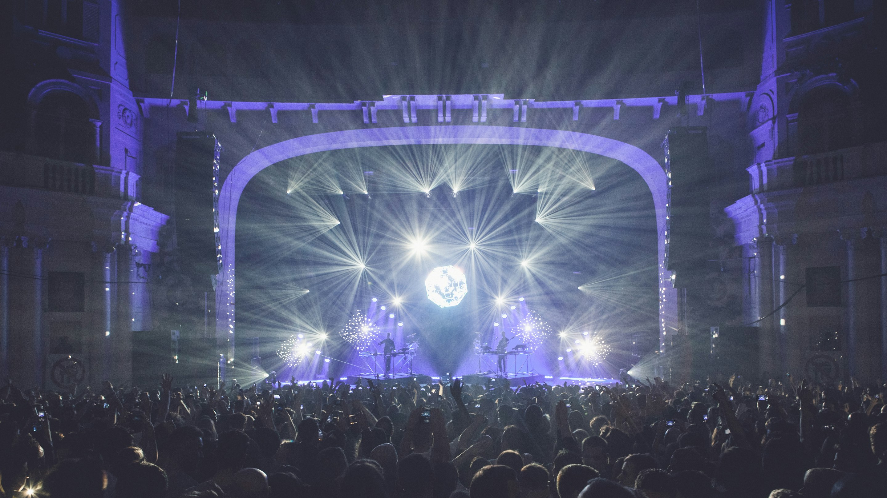 Settle_001 - Photo : Luke Dyson