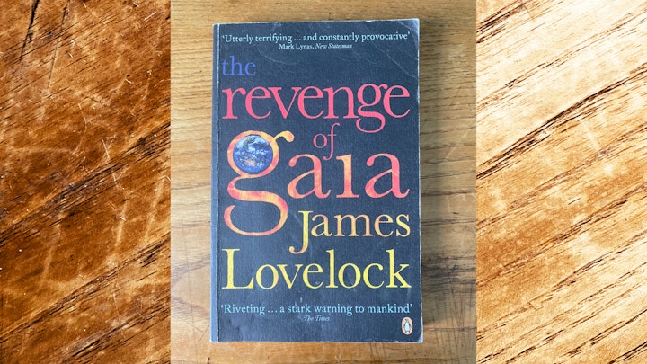 In The Revenge of Gaia, bestselling author James Lovelock- father of climate studies and originator of the influential Gaia theory which views the entire earth as a living meta-organism-provides a definitive look at our imminent global crisis.
