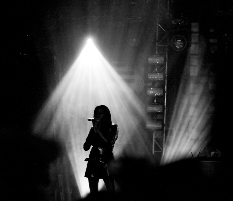 Back up singer in light -