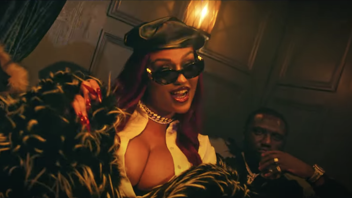 Miss LaFamilia - Dumb Flex feat. Abra Cadabra