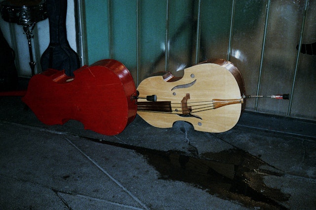 mariachi-instruments-floor